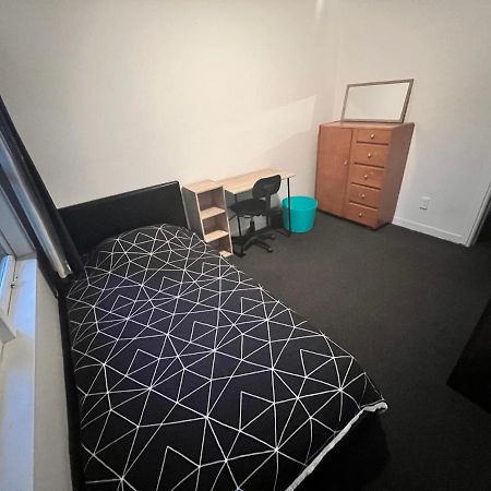 Single Room #1 Or #3 - Homestay Family Home - No Breakfast Hamilton Exterior photo